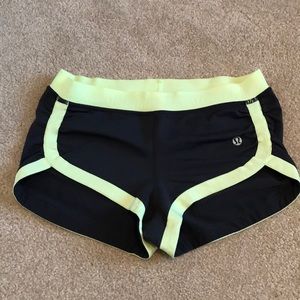 LuLulemon shorts - size 6
